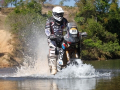 XXXXXXXXXXXXXXX durante a segunda etapa do Rally dos SertÃµes 2011, que comeÃ§ou no dia 09 de Agosto em GoiÃ¢nia (GO) e termina no dia 20 de Agosto em Fortaleza (CE). O Rally dos SertÃµes Ã© a maior prova de rally brasileira e o rally mais extenso que acontece dentro do mesmo paÃ­s. GoiÃ¢nia/GO, Brasil - 09/08/2011. Foto: Andre Chaco / Fotoarena